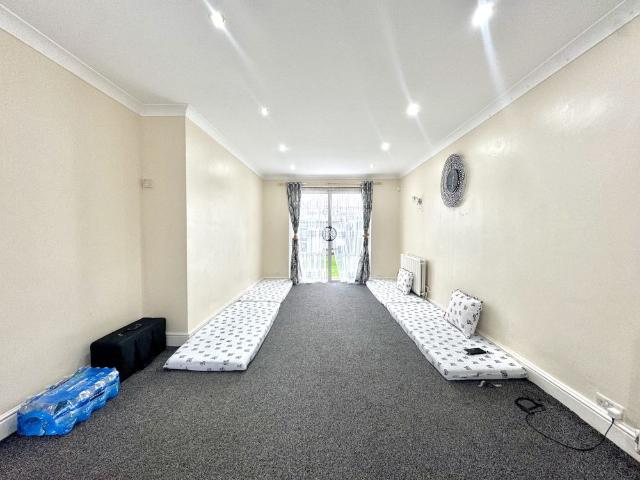 House for rent in Gould's Green, Greater London
