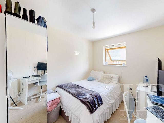 Room for rent in Three Bridges, Crawley