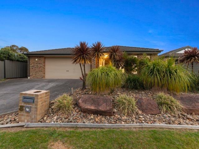 House for sale in Cardinia Lakes Estate, Melbourne
