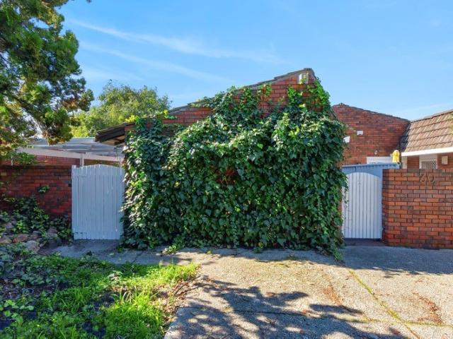 Villa for sale in Como, Western Australia