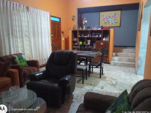 Cómoda casa de un nivel con jardín en venta, a unos pasos del IMSS en Poza Rica, col. Miguel Hidalgo