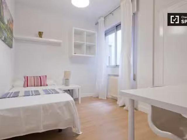 Casa en alquiler en Reyes Católicos, Madrid