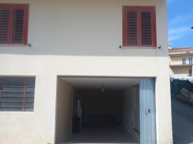 Box in vendita a Marche, Fermo
