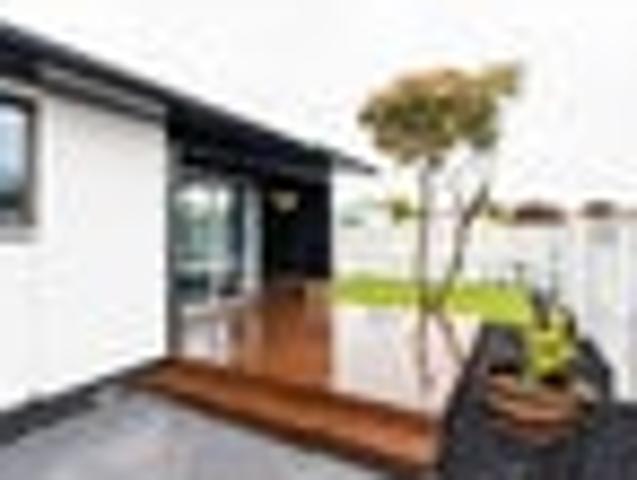 House for sale in Chaslands, Canterbury
