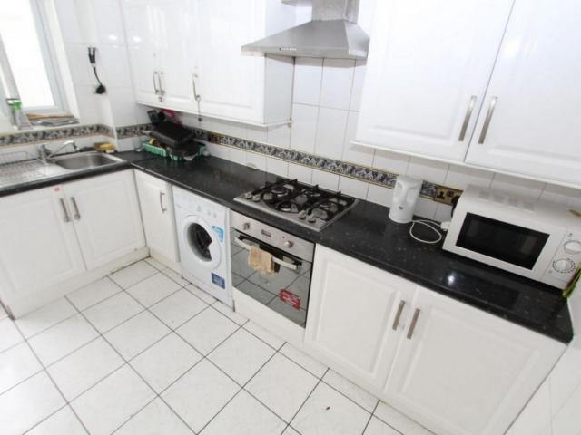 Room for rent in Cann Hall, Greater London