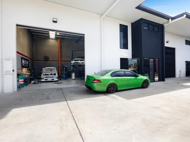 Warehouse for sale in Kings Creek, Queensland