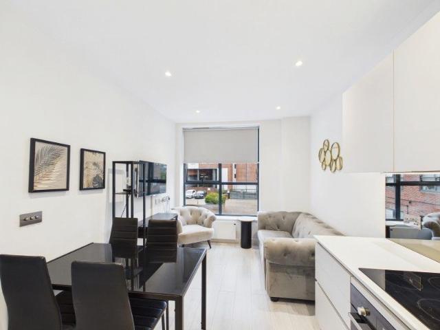 Apartment for rent in Heol-las, Surrey