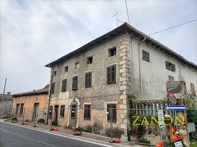 Palazzo in vendita a Sagrado, Friuli-Venezia Giulia