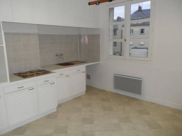 Studio location à Centre Ville, Compiègne