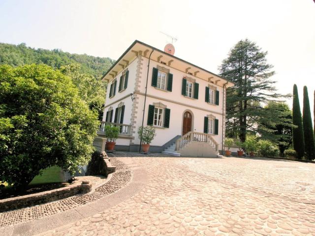 Villa Indipendente in vendita a Unione dei comuni Media Valle del Serchio, Fornoli