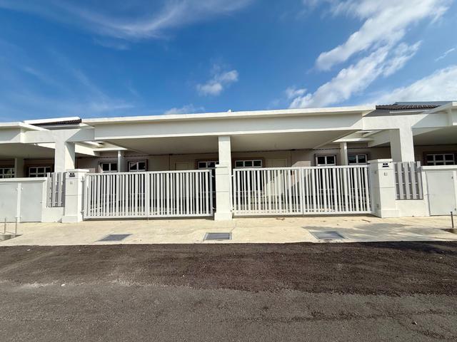 Terraced House for sale in Malaka