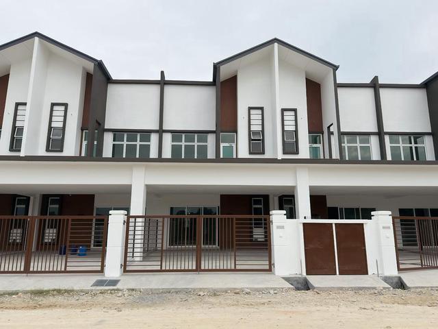 Terraced House for sale in Malaka