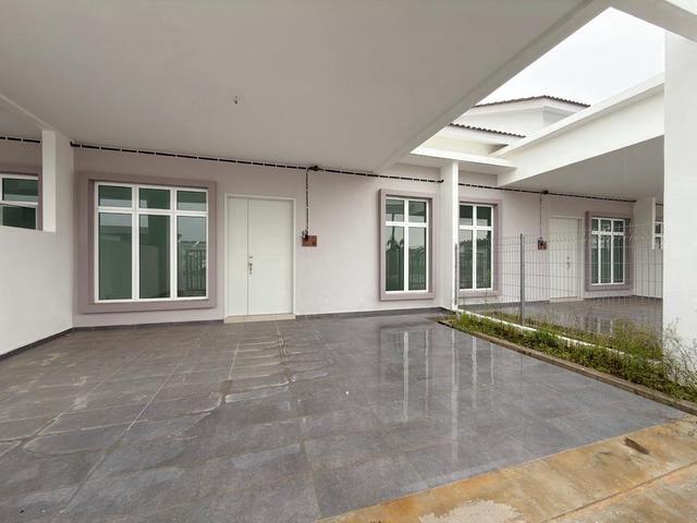 Terraced House for sale in Malaka