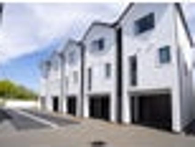 Townhouse for sale in Heathcote, Canterbury