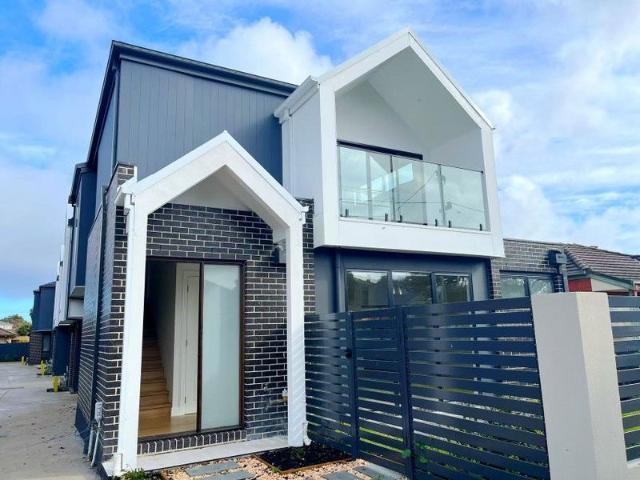 Townhouse for sale in Camerons Creek, Victoria