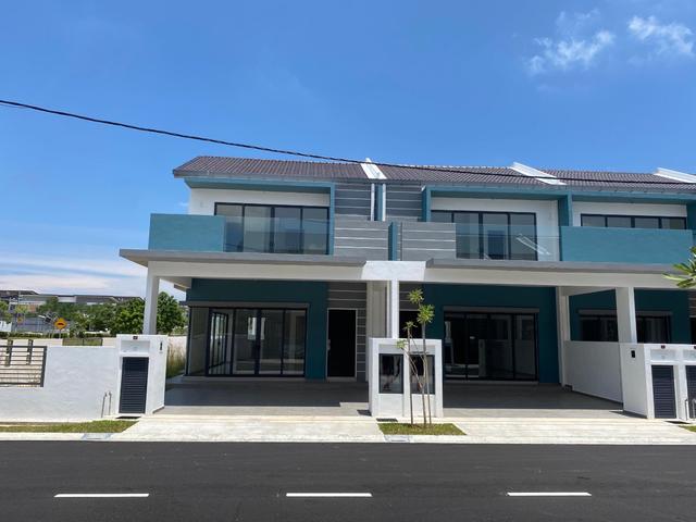 Terraced House for sale in Malaka