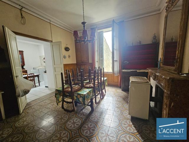 Maison vente à Nîmes, Comps