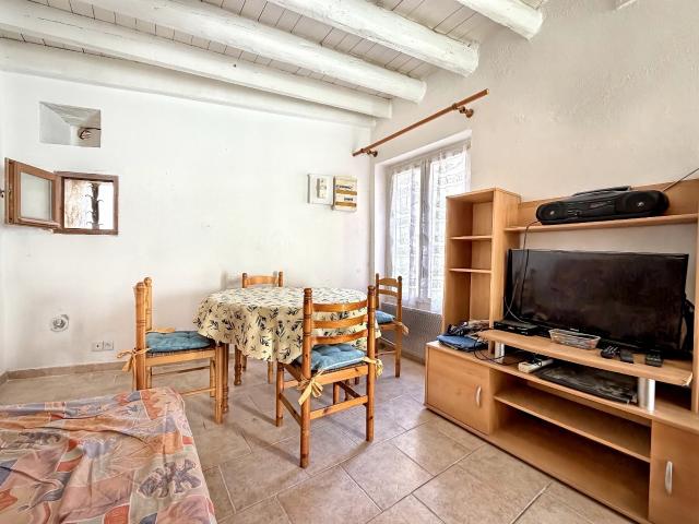 Maison vente à Nîmes, Comps