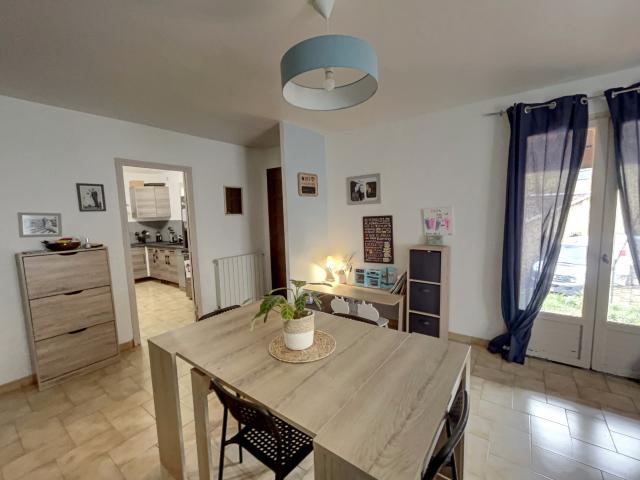 Maison vente à Nîmes, Comps