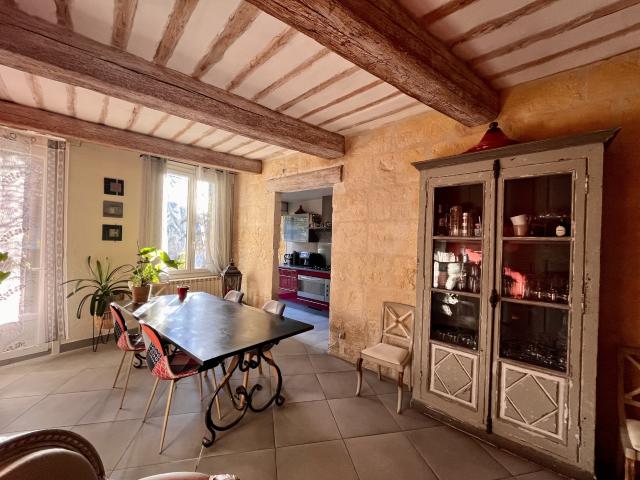 Maison vente à Nîmes, Comps