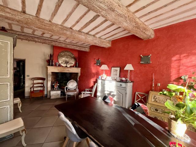 Maison vente à Nîmes, Comps