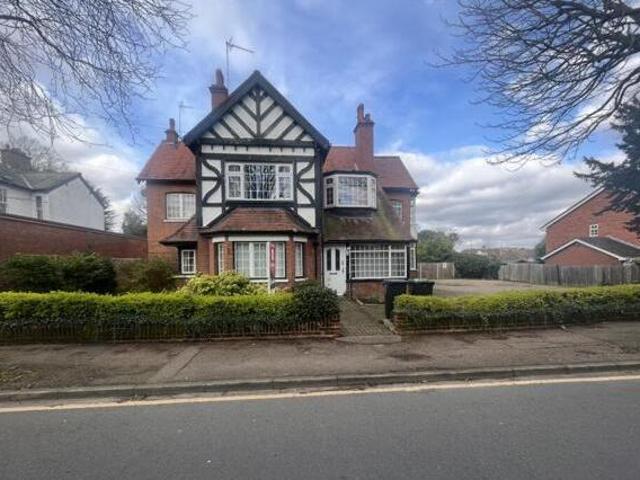 House for sale in Luton