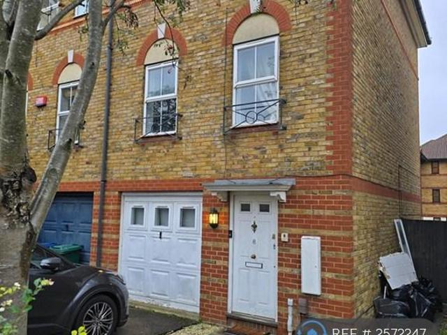 House for rent in London Borough of Barnet, Greater London