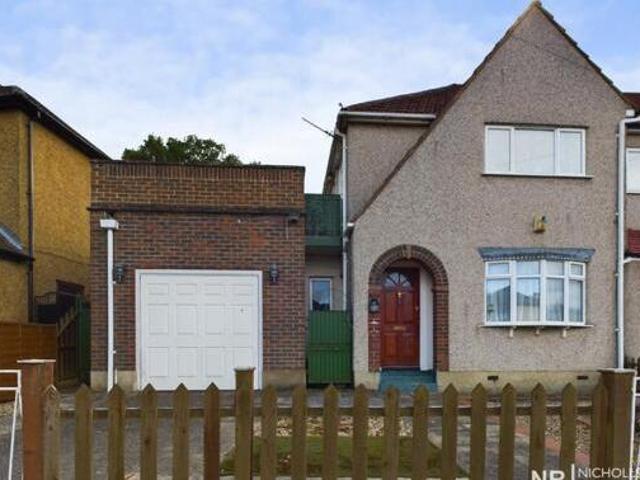 House for sale in Chessington