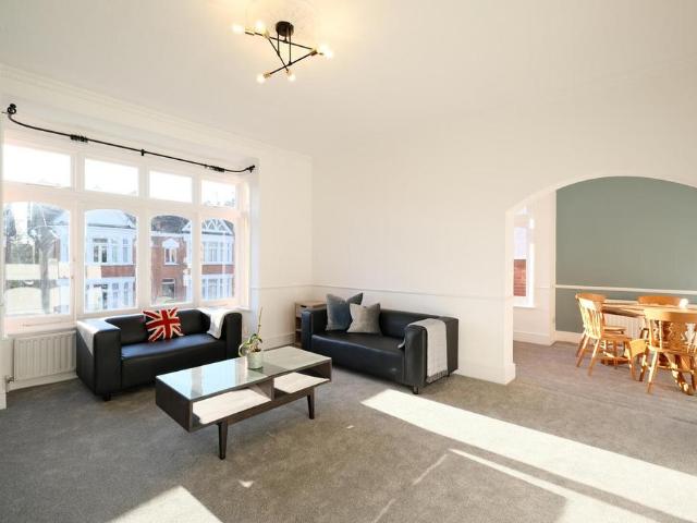 Apartment for rent in Winchmore Hill, Edmonton