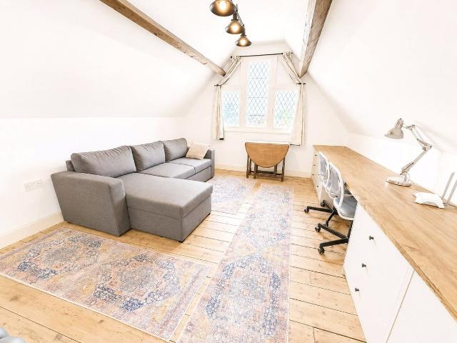 Studio for rent in Compton, West Midlands