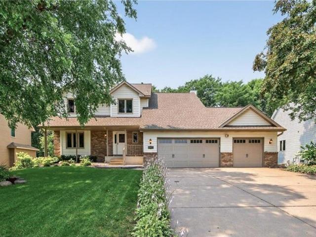 House for sale in Maple Grove House for sale in Maple Grove