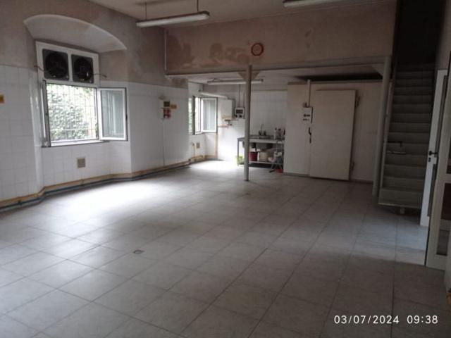 Locale Commerciale in vendita a Comun Nuovo, Lombardia