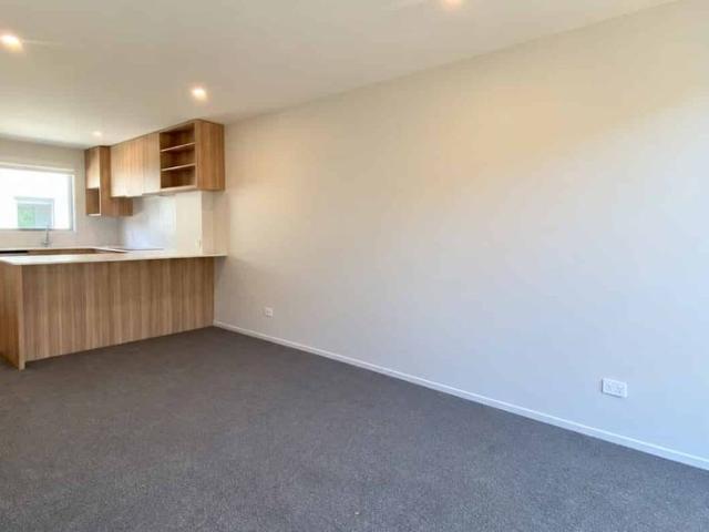 Townhouse for rent in Addington, Canterbury