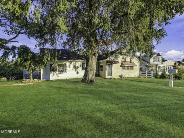 House for sale in Leonardo, Middletown Township