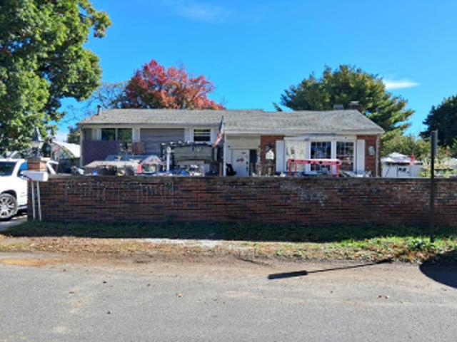 House for sale in Aldenville, Chicopee