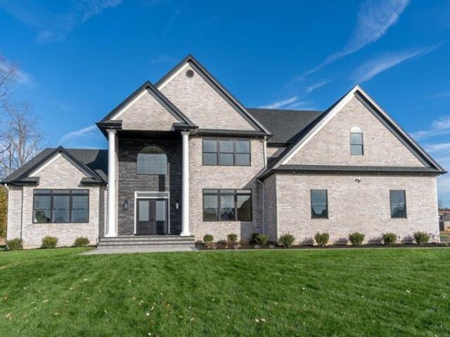 House for sale in Nesconset
