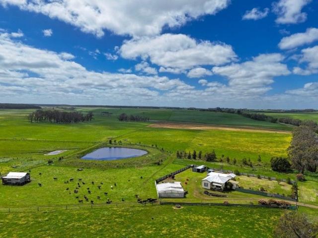 Cottage for sale in Heywood, Victoria