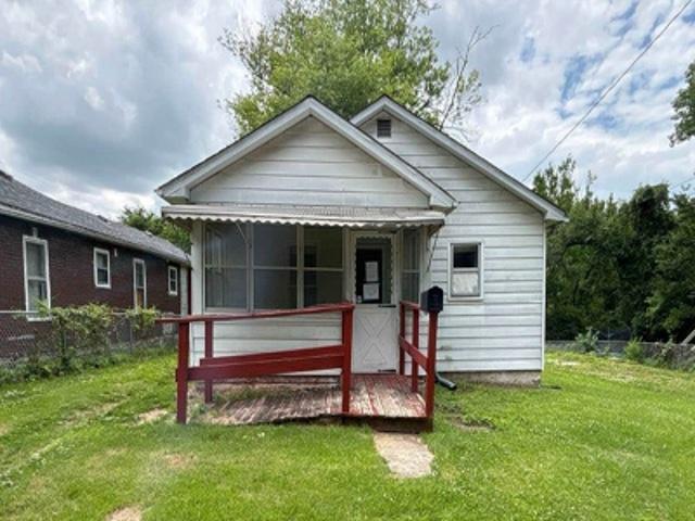House for sale in Alton, Illinois