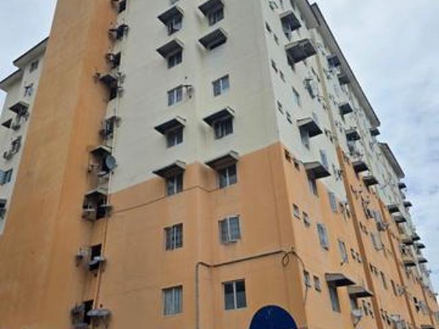 Flat for sale in Bukit Dumbar