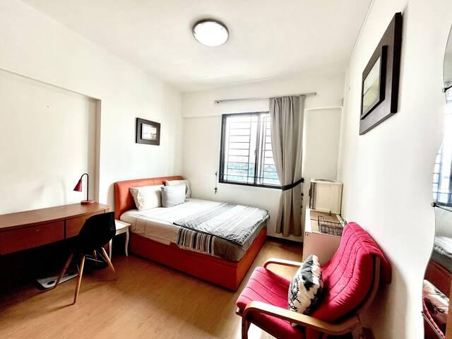 Room for rent in Aljunied, Singapore
