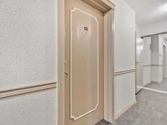 Condo for rent in Queen Alexandra, Edmonton