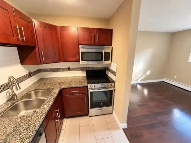 Condo for rent in Wîhkwêntôwin, Edmonton