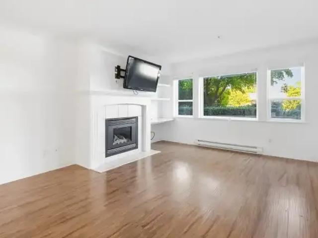 Condo for rent in Surrey, British Columbia