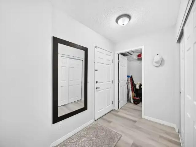 Condo for rent in Queensland, Calgary