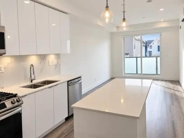 Condo for rent in Walnut Grove, British Columbia