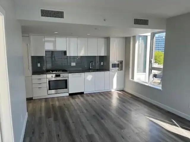 Condo for rent in Capstan Village, Richmond