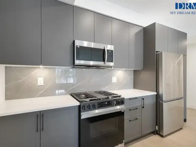 Condo for rent in Surrey, British Columbia