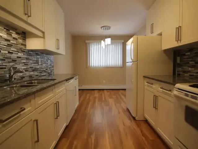 Condo for rent in Queen Alexandra, Edmonton