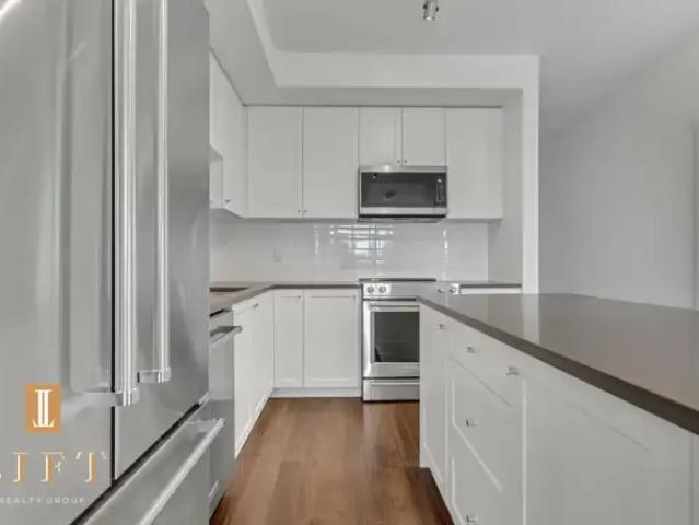 Condo for rent in Surrey, British Columbia