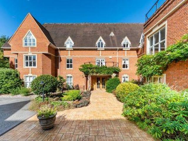 Apartment for sale in Kingston Upon Thames, Coombe